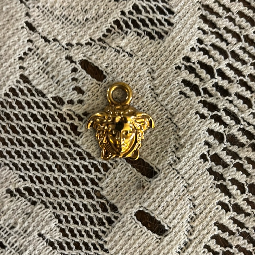 versace pendant medusa